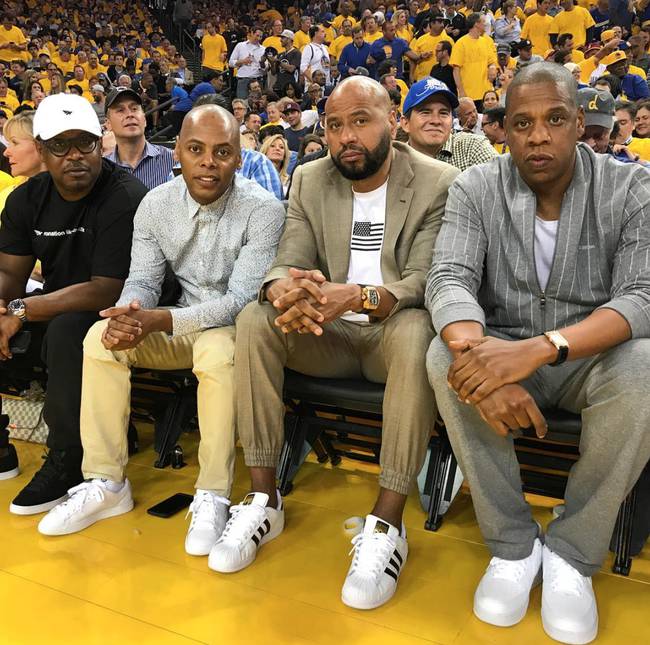 持球人两回 持球人两回